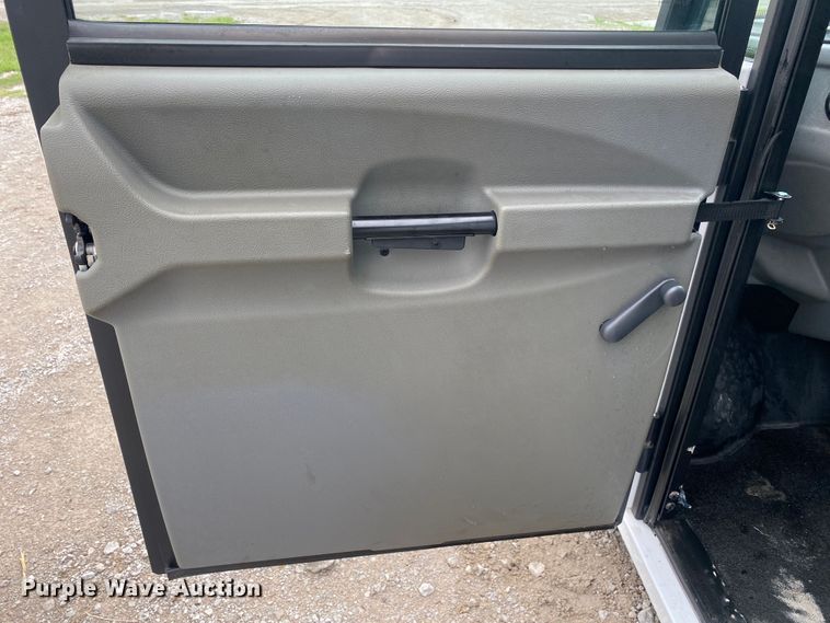 image for item JW9445 2018 Polaris Gem e4  electric vehicle