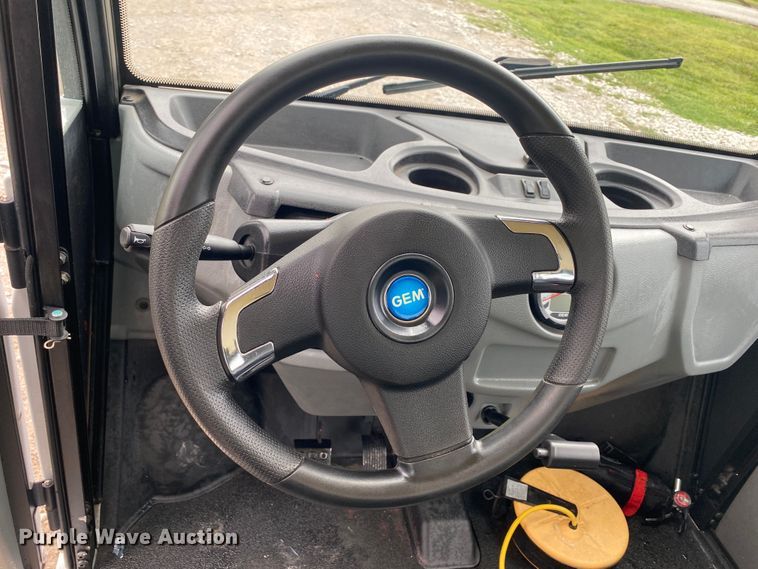 image for item JW9445 2018 Polaris Gem e4  electric vehicle