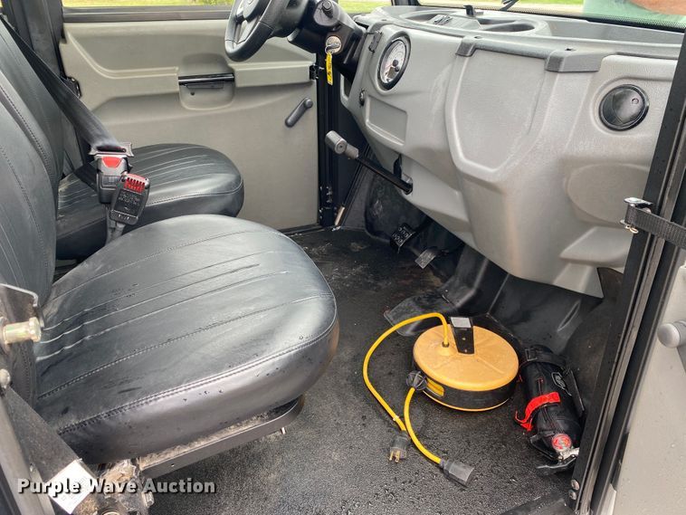 image for item JW9445 2018 Polaris Gem e4  electric vehicle