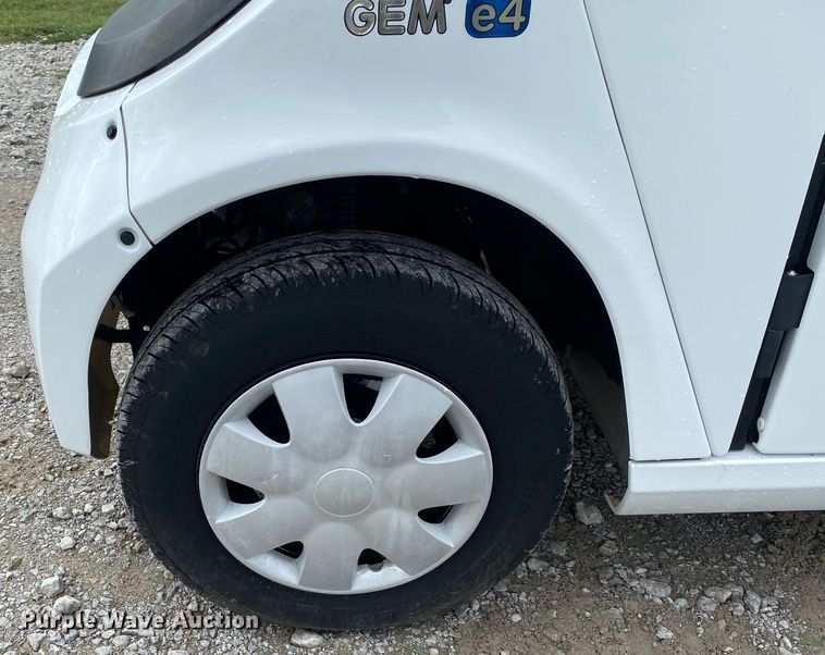 image for item JW9445 2018 Polaris Gem e4  electric vehicle