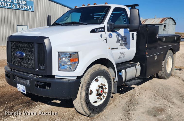 image for item KC9402 2017 Ford F750 Super Duty  flatbed truck