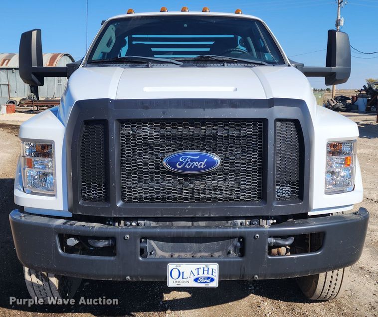 image for item KC9402 2017 Ford F750 Super Duty  flatbed truck