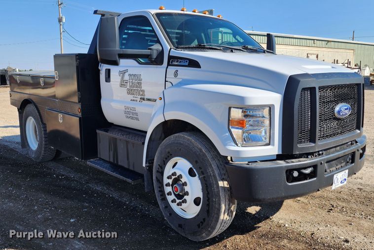 image for item KC9402 2017 Ford F750 Super Duty  flatbed truck