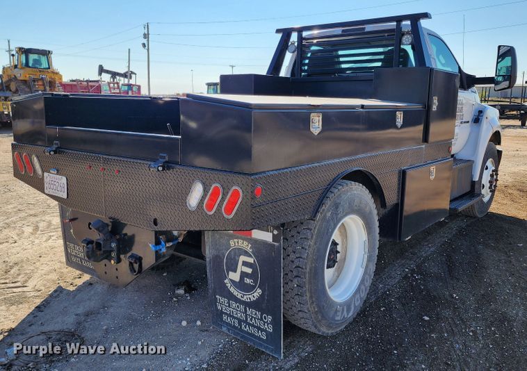 image for item KC9402 2017 Ford F750 Super Duty  flatbed truck