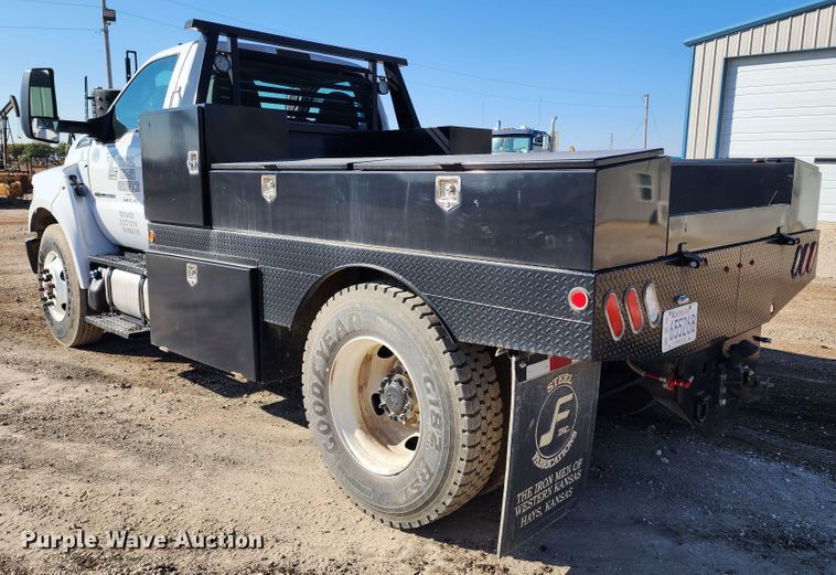 image for item KC9402 2017 Ford F750 Super Duty  flatbed truck