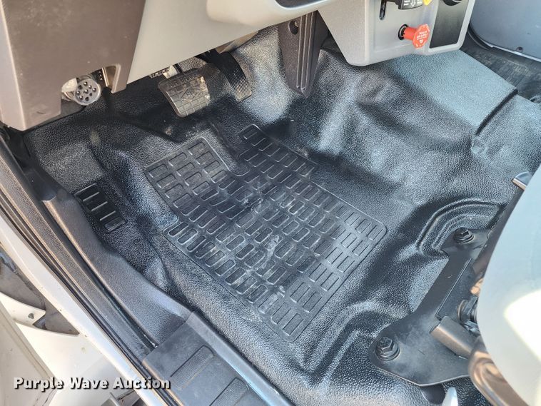 image for item KC9402 2017 Ford F750 Super Duty  flatbed truck