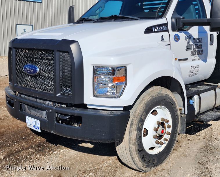 image for item KC9402 2017 Ford F750 Super Duty  flatbed truck