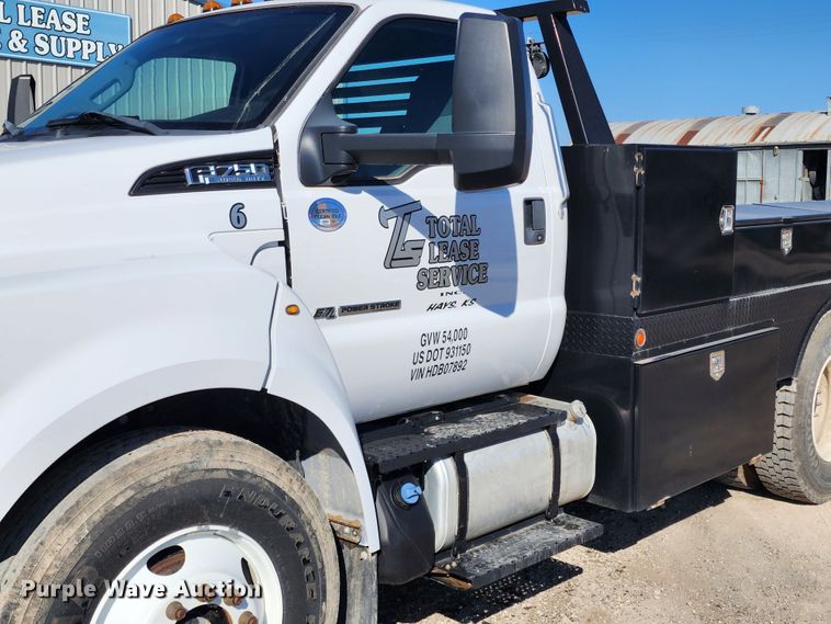 image for item KC9402 2017 Ford F750 Super Duty  flatbed truck