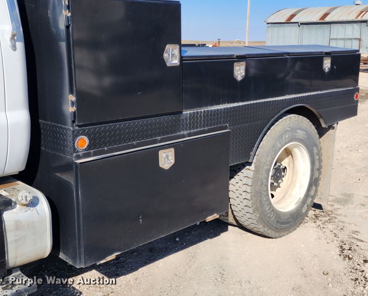 image for item KC9402 2017 Ford F750 Super Duty  flatbed truck