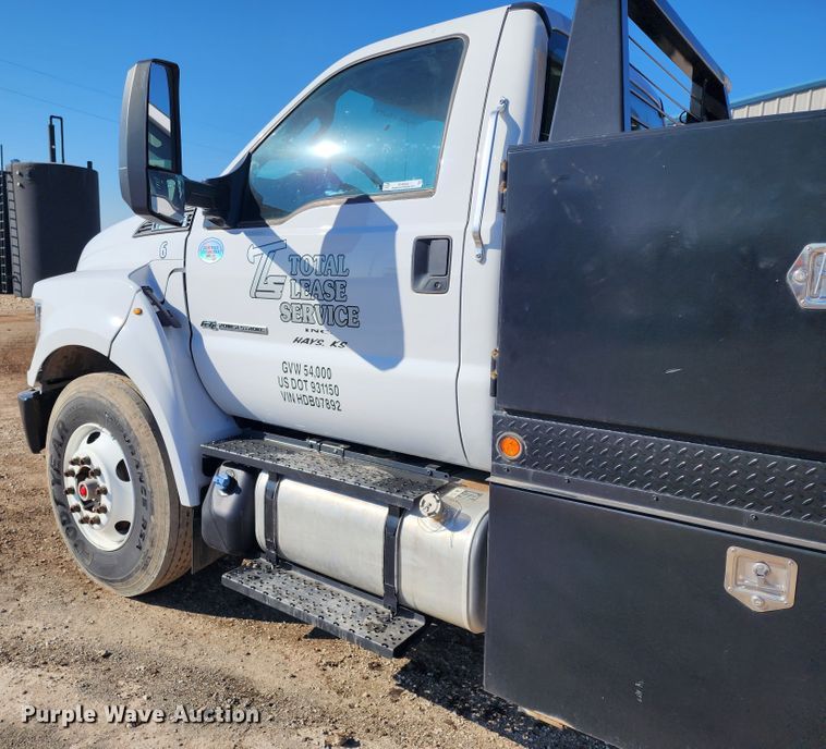 image for item KC9402 2017 Ford F750 Super Duty  flatbed truck