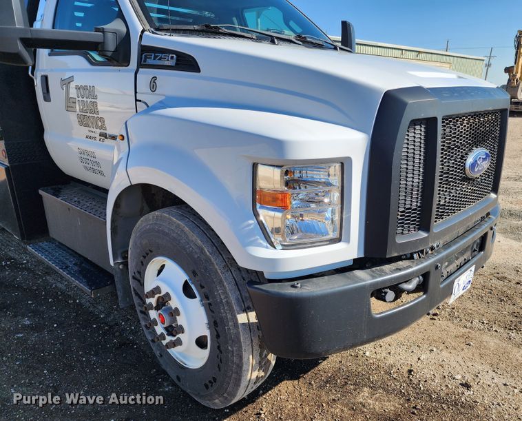 image for item KC9402 2017 Ford F750 Super Duty  flatbed truck