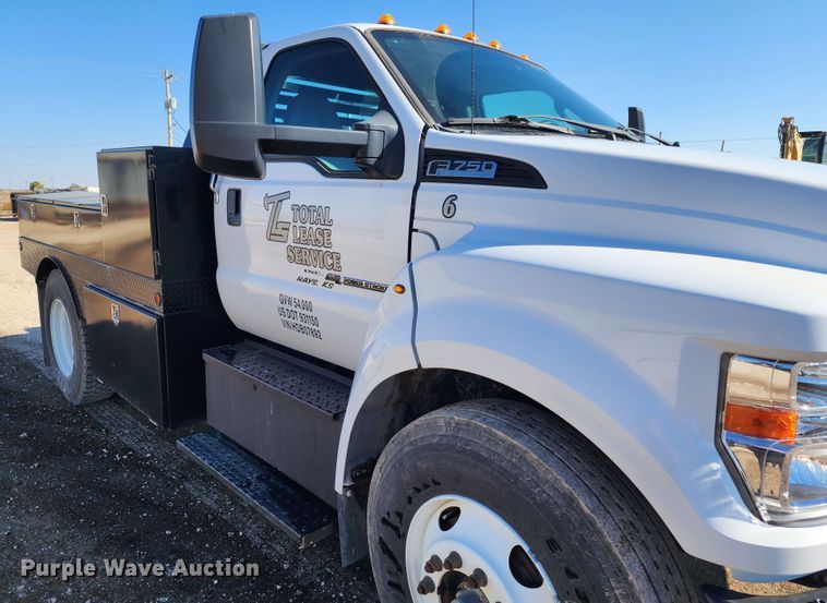 image for item KC9402 2017 Ford F750 Super Duty  flatbed truck