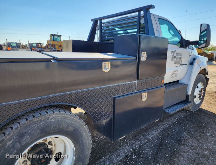 image for item KC9402 2017 Ford F750 Super Duty  flatbed truck