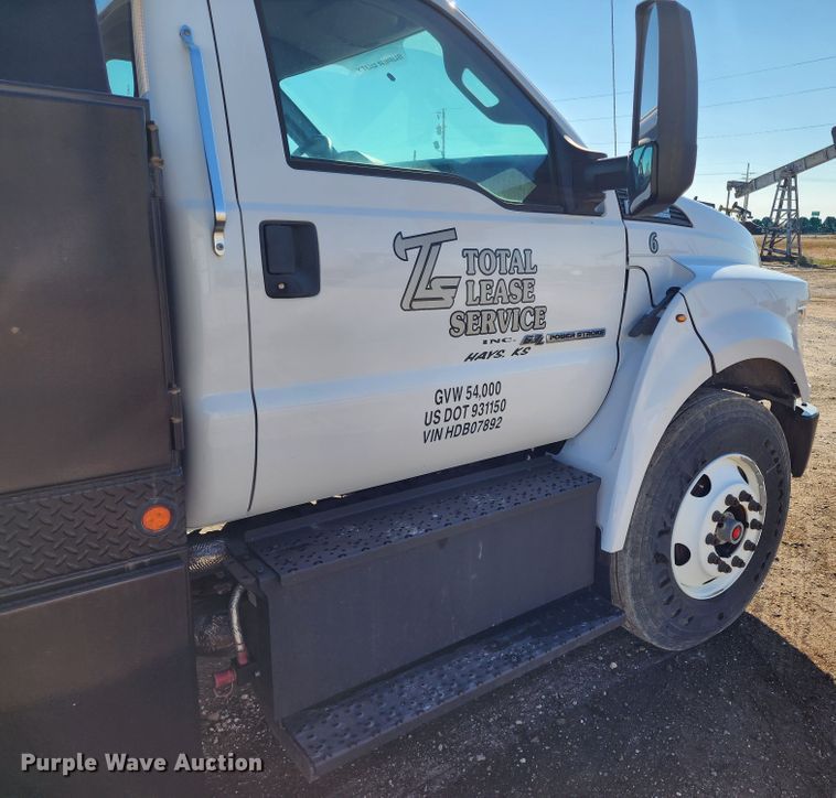 image for item KC9402 2017 Ford F750 Super Duty  flatbed truck