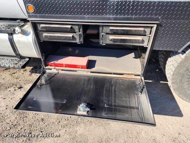 image for item KC9402 2017 Ford F750 Super Duty  flatbed truck