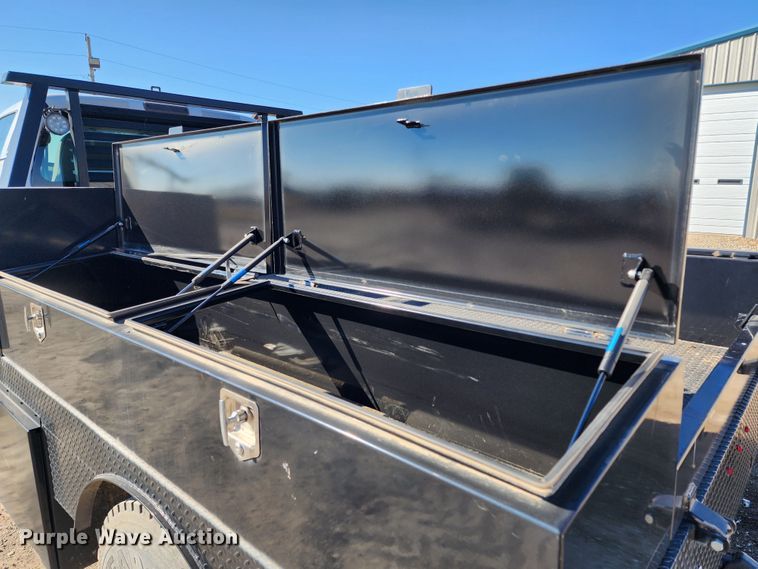 image for item KC9402 2017 Ford F750 Super Duty  flatbed truck