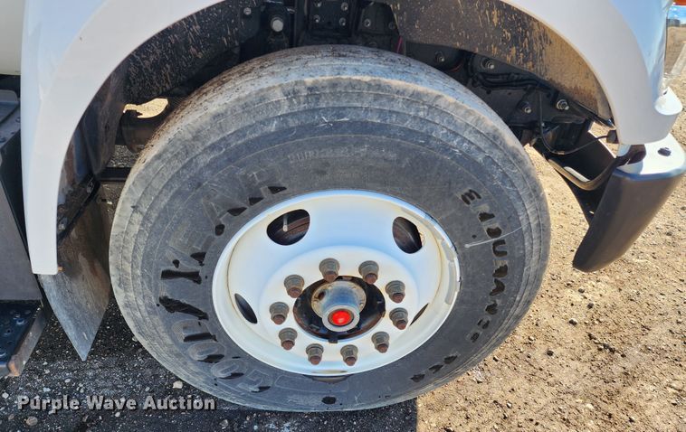 image for item KC9402 2017 Ford F750 Super Duty  flatbed truck