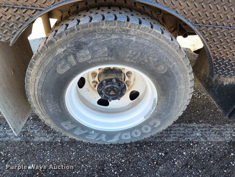 image for item KC9402 2017 Ford F750 Super Duty  flatbed truck