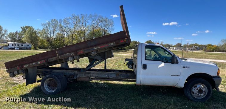 image for item KF9882 2001 Ford F550 Super Duty  dump flatbed truck