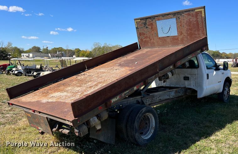 image for item KF9882 2001 Ford F550 Super Duty  dump flatbed truck