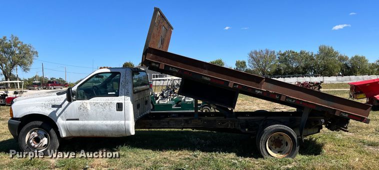 image for item KF9882 2001 Ford F550 Super Duty  dump flatbed truck
