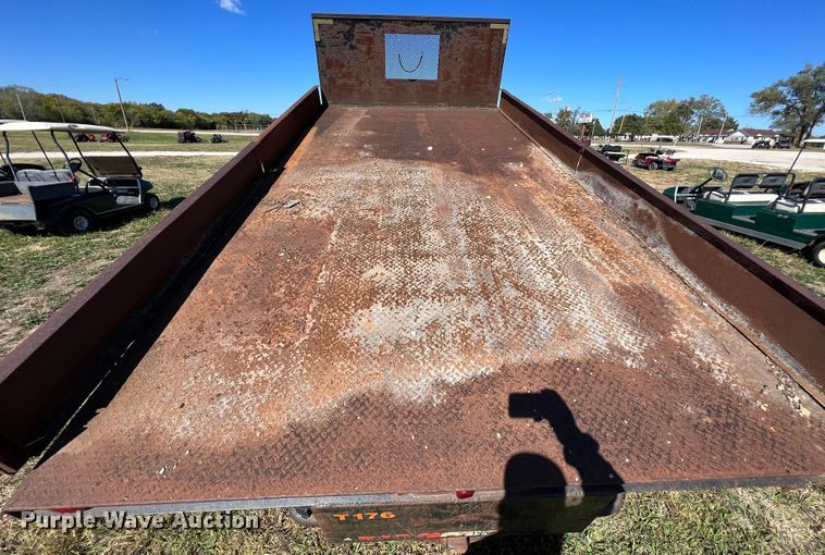 image for item KF9882 2001 Ford F550 Super Duty  dump flatbed truck