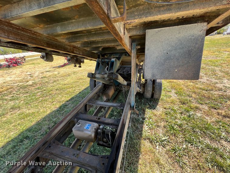 image for item KF9882 2001 Ford F550 Super Duty  dump flatbed truck