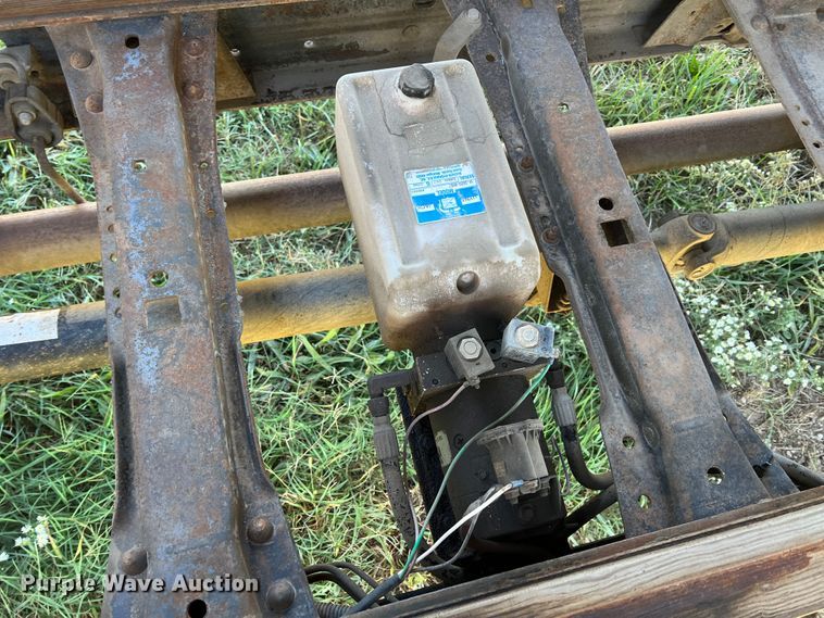 image for item KF9882 2001 Ford F550 Super Duty  dump flatbed truck