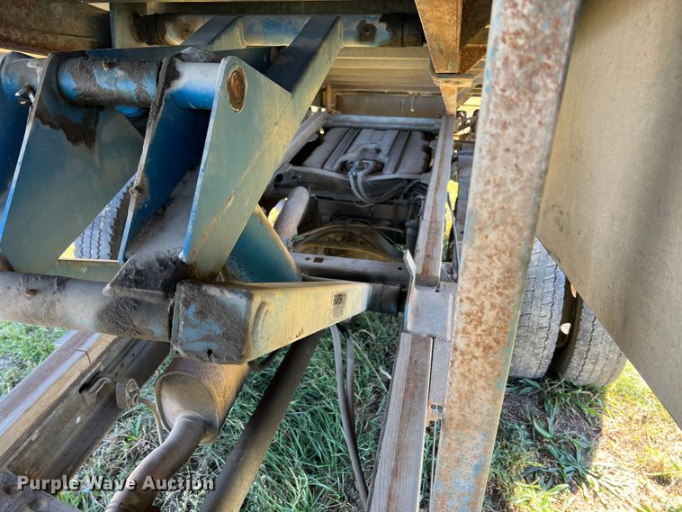 image for item KF9882 2001 Ford F550 Super Duty  dump flatbed truck