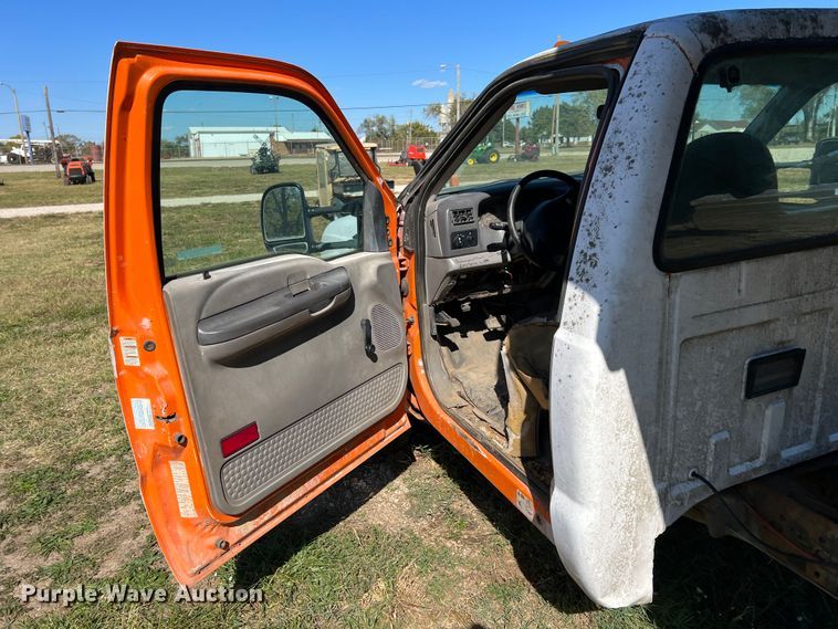 image for item KF9882 2001 Ford F550 Super Duty  dump flatbed truck