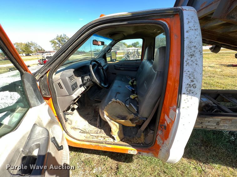 image for item KF9882 2001 Ford F550 Super Duty  dump flatbed truck