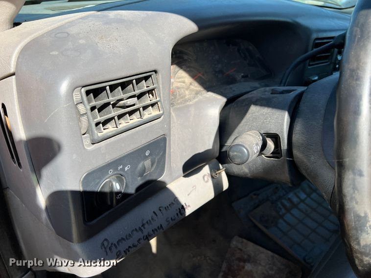 image for item KF9882 2001 Ford F550 Super Duty  dump flatbed truck