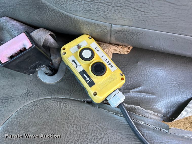 image for item KF9882 2001 Ford F550 Super Duty  dump flatbed truck