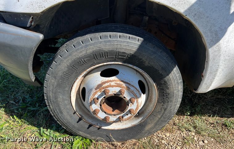 image for item KF9882 2001 Ford F550 Super Duty  dump flatbed truck