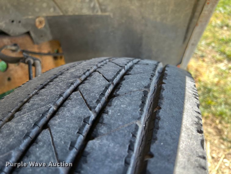 image for item KF9882 2001 Ford F550 Super Duty  dump flatbed truck