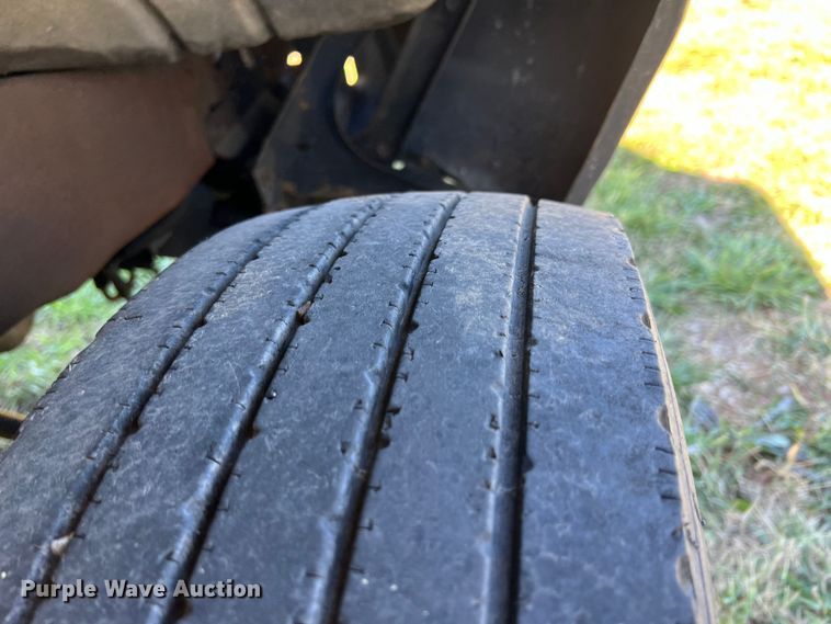 image for item KF9882 2001 Ford F550 Super Duty  dump flatbed truck