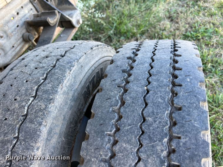 image for item KF9882 2001 Ford F550 Super Duty  dump flatbed truck