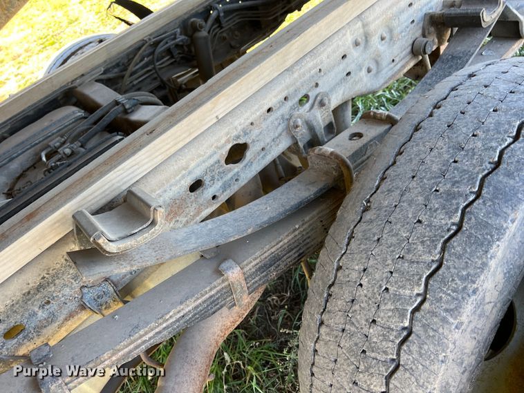 image for item KF9882 2001 Ford F550 Super Duty  dump flatbed truck