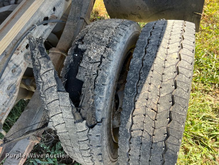 image for item KF9882 2001 Ford F550 Super Duty  dump flatbed truck