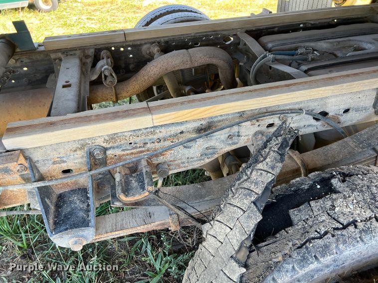 image for item KF9882 2001 Ford F550 Super Duty  dump flatbed truck