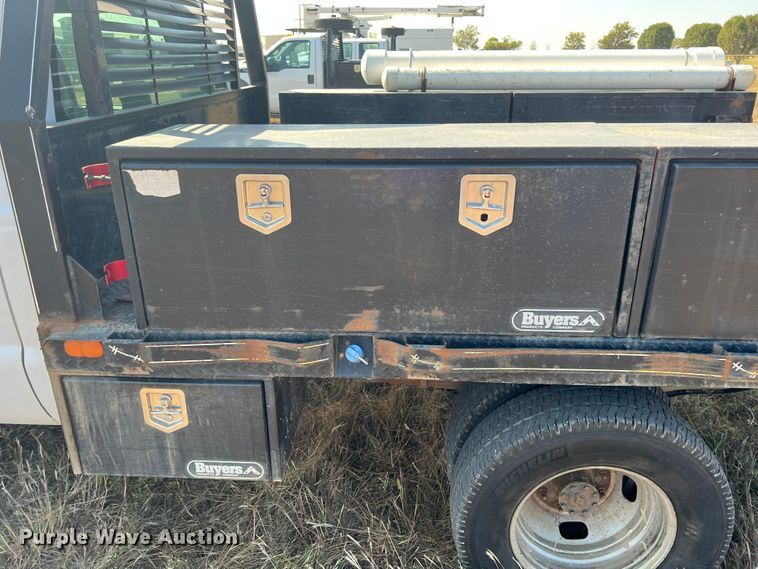 image for item KF9900 2012 Ford F350 Super Duty  Crew Cab flatbed pickup truck