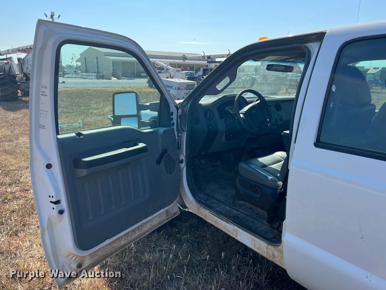 image for item KF9900 2012 Ford F350 Super Duty  Crew Cab flatbed pickup truck