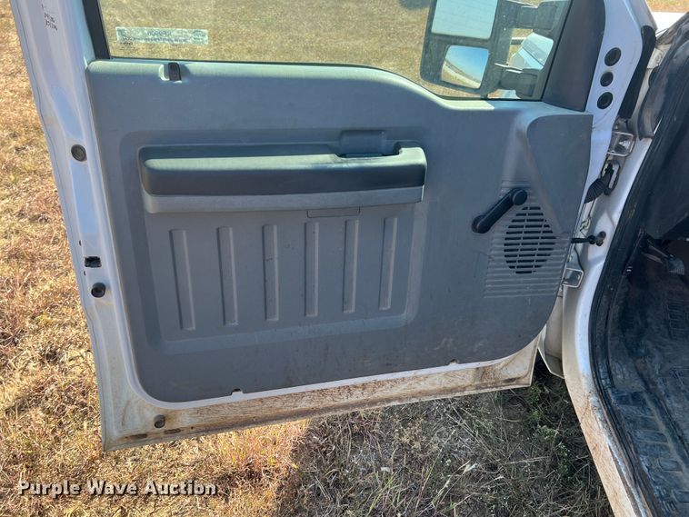 image for item KF9900 2012 Ford F350 Super Duty  Crew Cab flatbed pickup truck