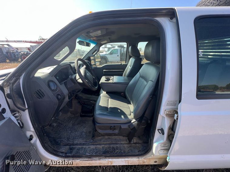 image for item KF9900 2012 Ford F350 Super Duty  Crew Cab flatbed pickup truck