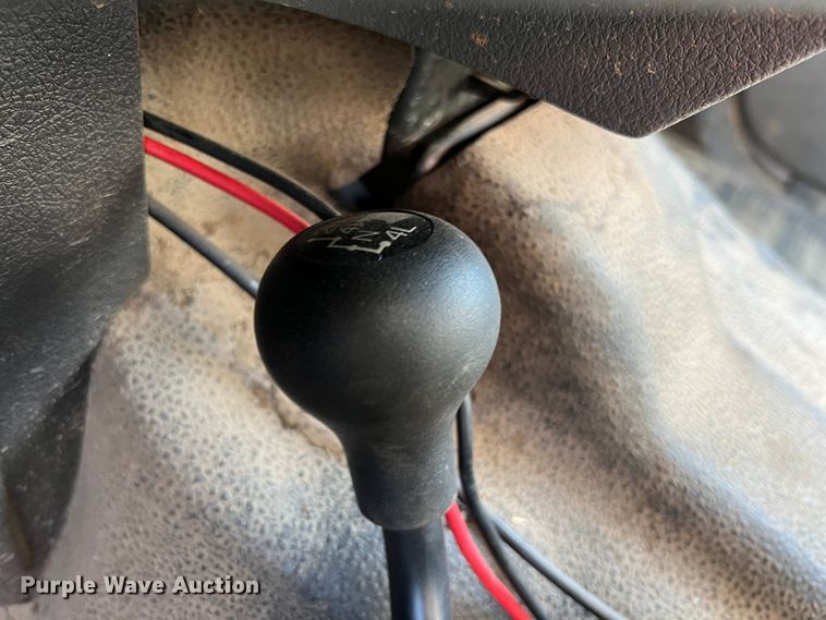 image for item KF9900 2012 Ford F350 Super Duty  Crew Cab flatbed pickup truck