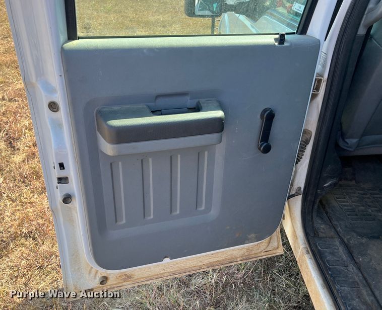 image for item KF9900 2012 Ford F350 Super Duty  Crew Cab flatbed pickup truck