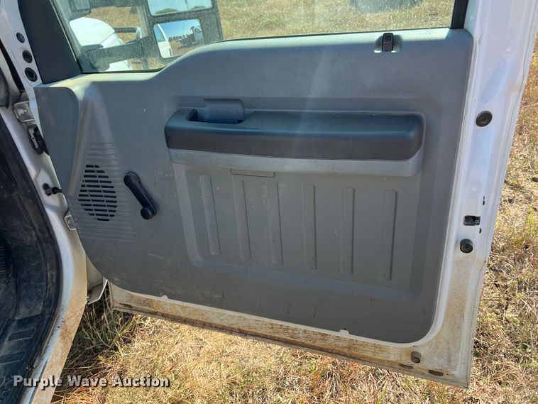 image for item KF9900 2012 Ford F350 Super Duty  Crew Cab flatbed pickup truck