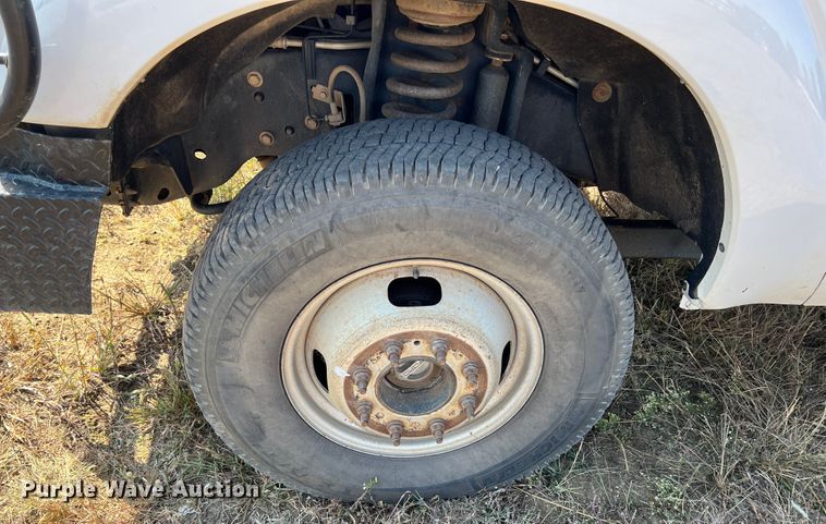 image for item KF9900 2012 Ford F350 Super Duty  Crew Cab flatbed pickup truck