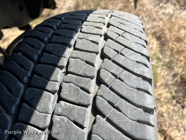 image for item KF9900 2012 Ford F350 Super Duty  Crew Cab flatbed pickup truck