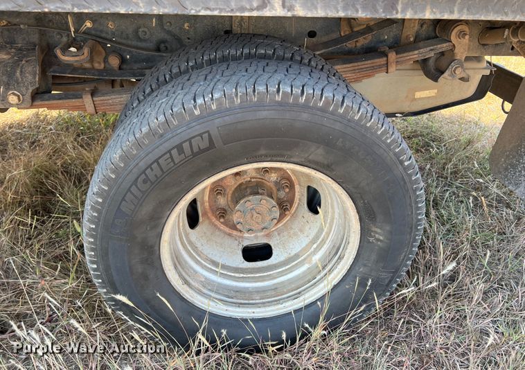 image for item KF9900 2012 Ford F350 Super Duty  Crew Cab flatbed pickup truck